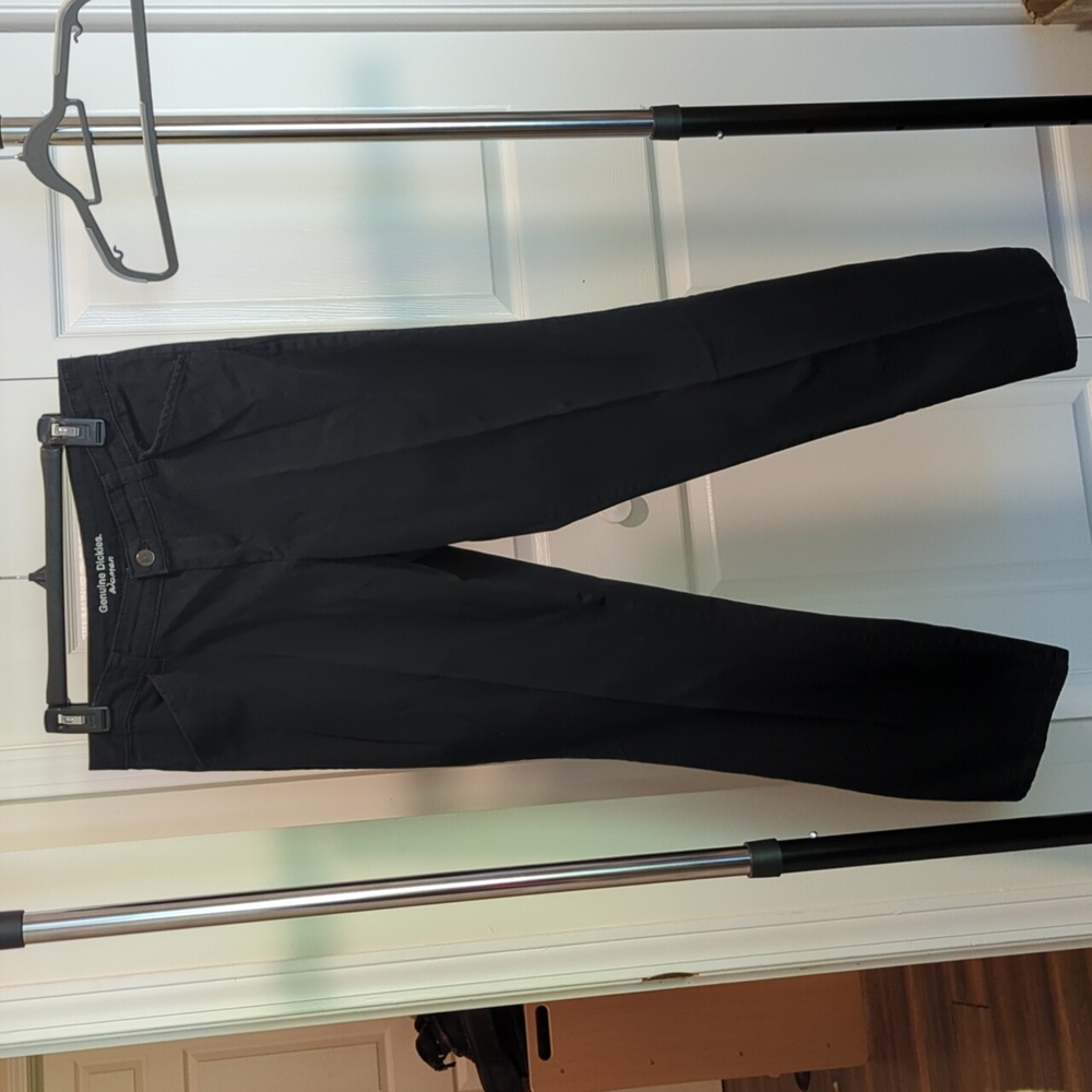 Women's Dickies relaxed fit size 8